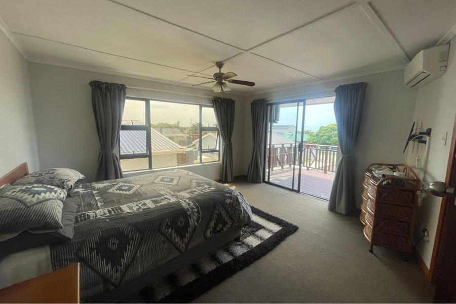 5 Bedroom Property for Sale in Sunrise On Sea Eastern Cape